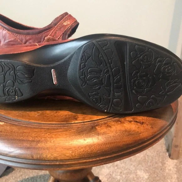 Aetrex Brown Leather Flats Topstitching EUC - Picture 14 of 16